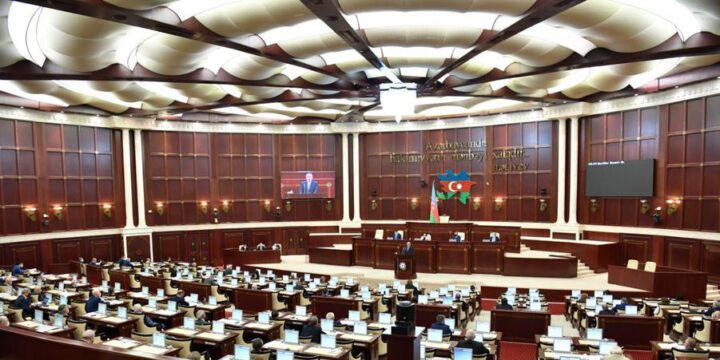 Parlament hökumətin hesabatını qəbul edib