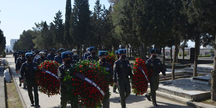 APREL ŞƏHİDLƏRİNİN MƏZARLARI ZİYARƏT OLUNUB