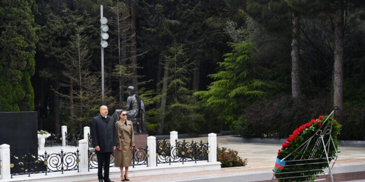 Prezident İlham Əliyev və Birinci xanım Mehriban Əliyeva Ulu öndər Heydər Əliyevin məzarını ziyarət ediblər