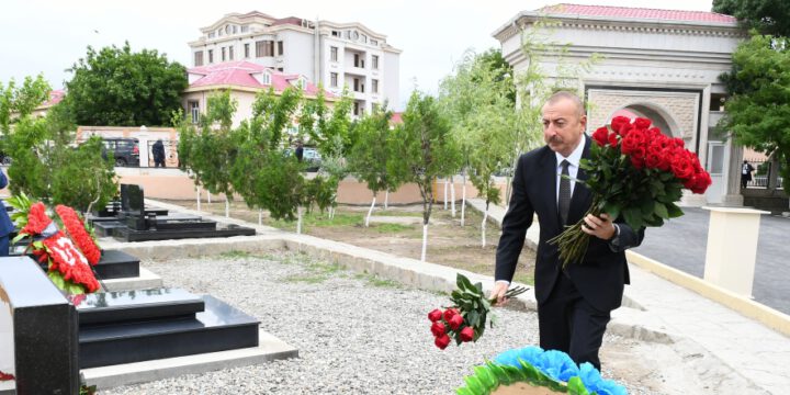 Prezident İlham Əliyev Naxçıvan şəhər qəbiristanlığında Vətən müharibəsi şəhidlərinin məzarlarını ziyarət edib