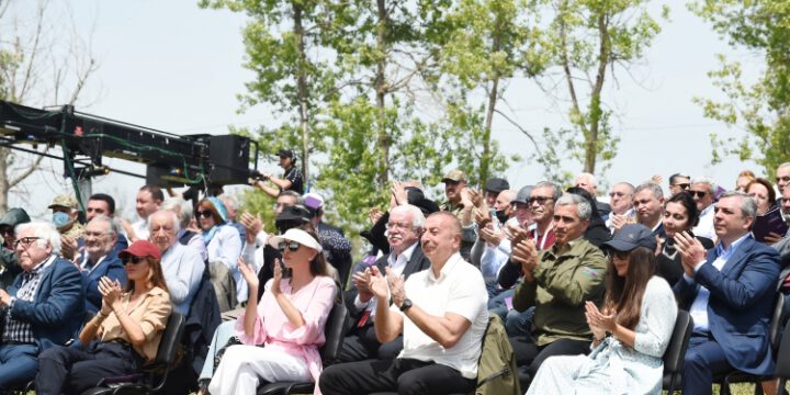 Prezident İlham Əliyev və Birinci xanım Mehriban Əliyeva Şuşada “Xarıbülbül” musiqi festivalının qala-konsertində iştirak edirlər