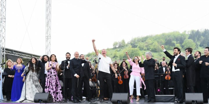 Şuşanın Cıdır düzündə “Xarıbülbül” musiqi festivalı qala-konsertlə başa çatıb