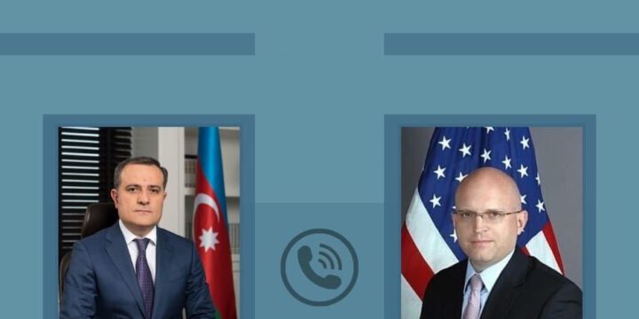 Ceyhun Bayramovla Filip Riker arasında telefon danışığı olub