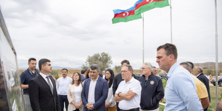 Oklahoma qubernatoru Con Kevin Stitt Zəngilanda “Ağıllı kənd” layihəsi çərçivəsində görülən işlərlə tanış olub