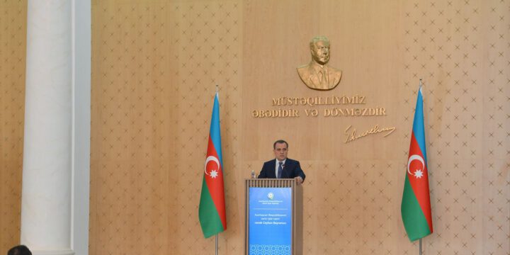 Ceyhun Bayramov ölkəmizin diplomatik nümayəndəliklərinin rəhbərləri ilə görüşüb