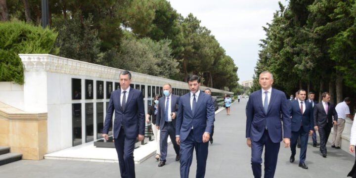 Tbilisi meri ulu öndər Heydər Əliyevin məzarını və Şəhidlər Xiyabanını ziyarət edib