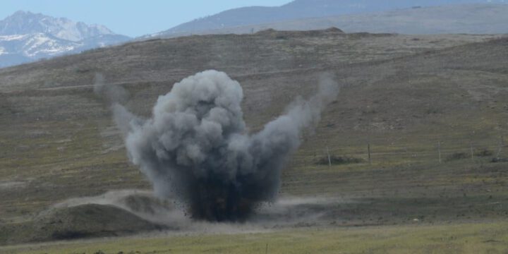 Xocalıda iki nəfər minaya düşüb