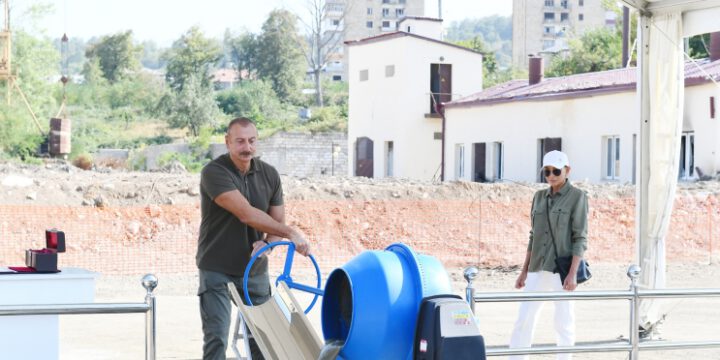 Prezident İlham Əliyev və Birinci xanım Mehriban Əliyeva Şuşada “Otel və Konfrans Mərkəzi”nin təməlqoyma mərasimində iştirak ediblər