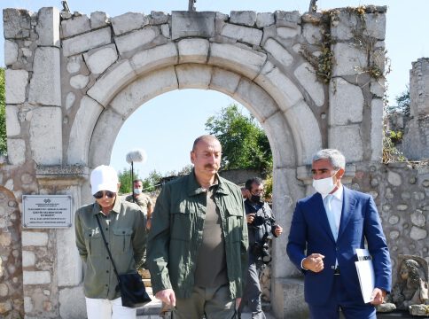 Prezident İlham Əliyev və Birinci xanım Mehriban Əliyeva Üzeyir Hacıbəylinin Şuşada ev-muzeyində aparılacaq işlərlə tanış olublar