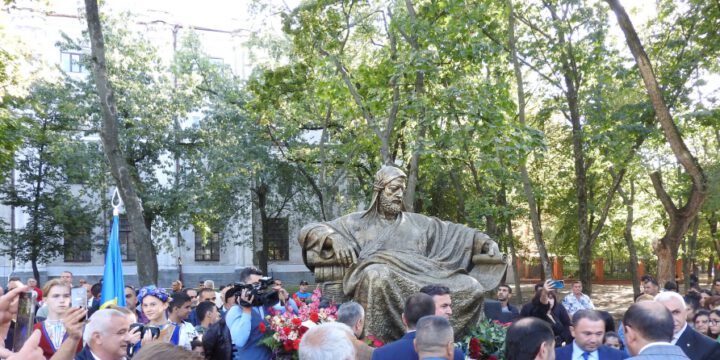 Xarkovda Azərbaycanın dahi şairi və mütəfəkkiri Nizami Gəncəvinin abidəsinin açılış mərasimi olub