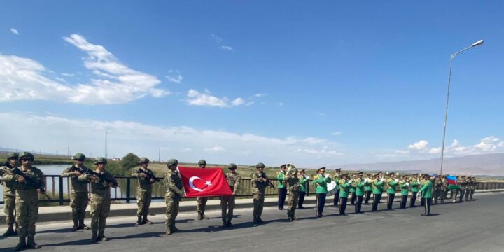 “Sarsılmaz qardaşlıq-2021” təlimində iştirak edəcək türkiyəli hərbçilər Azərbaycana gəlib