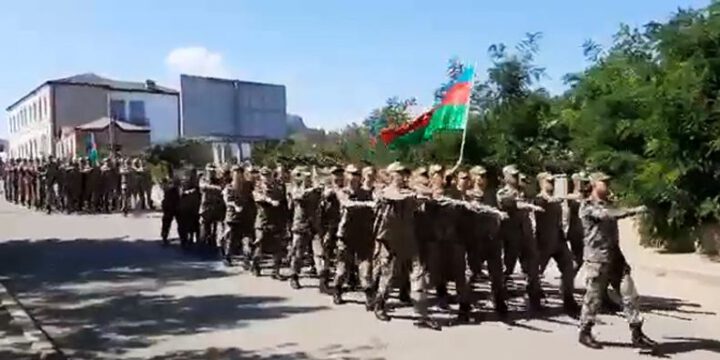 Bakının işğaldan azad edilməsinin ildönümü ilə bağlı Şuşada hərbi yürüş olub