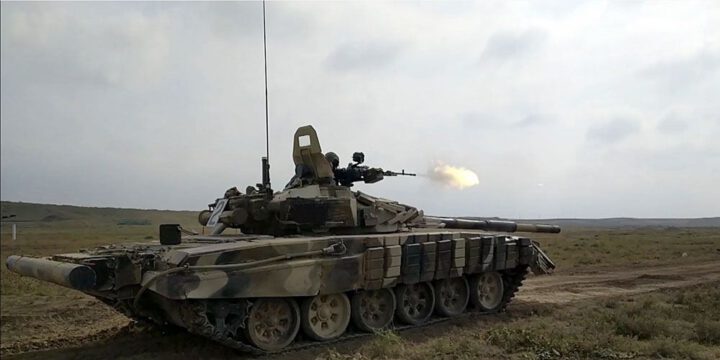 Tank bölmələrində döyüş atışları icra olunub