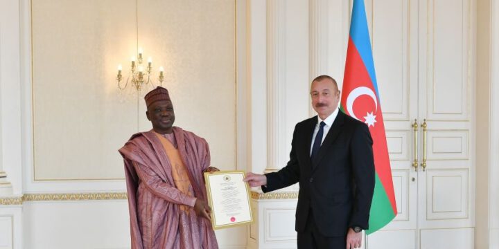 Prezident İlham Əliyev Nigeriyanın ölkəmizdə yeni təyin olunmuş səfirinin etimadnaməsini qəbul edib