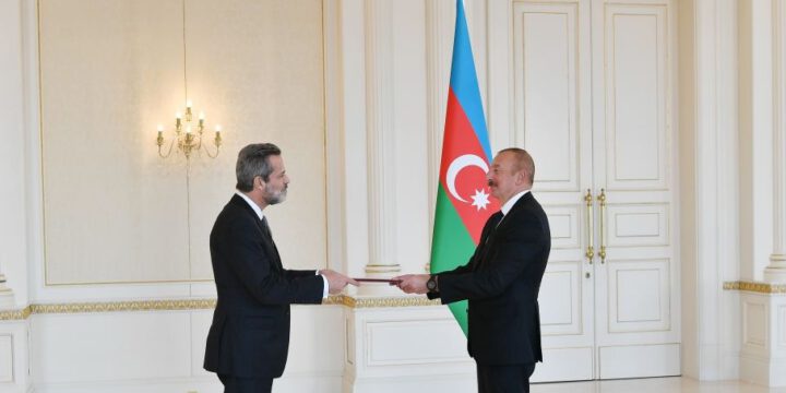 Prezident İlham Əliyev Portuqaliyanın ölkəmizdə yeni təyin olunmuş səfirinin etimadnaməsini qəbul edib