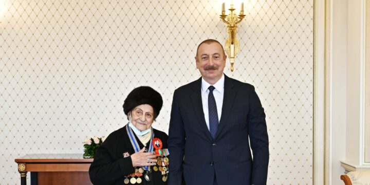 Prezident İlham Əliyev Fatma Səttarovaya “İstiqlal” ordenini təqdim edib