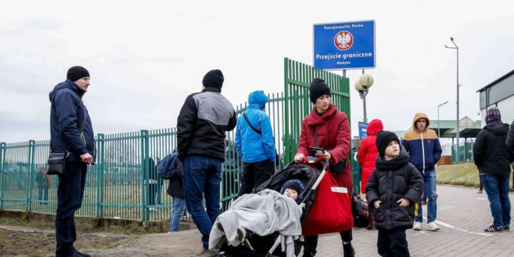 Polşa Ukraynadan 35 min qaçqın qəbul edib