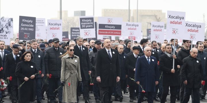 Prezident İlham Əliyev və Birinci xanım Mehriban Əliyeva Xocalı soyqırımının 30-cu ildönümü ilə əlaqədar Bakıda keçirilən ümumxalq yürüşündə iştirak ediblər