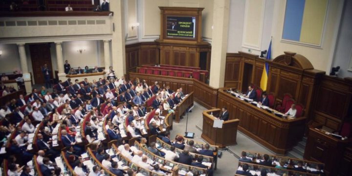 Ukrayna parlamenti Volodimir Zelenskinin hərbi vəziyyətin tətbiq olunması qərarını təsdiqləyib