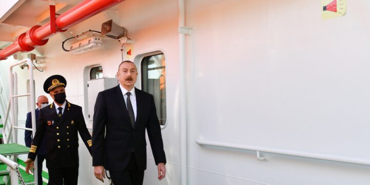 Prezident İlham Əliyev “Zərifə Əliyeva” gəmi-bərəsinin istismara verilməsi mərasimində iştirak edib