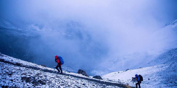 Elbrus zirvəsində 30-a yaxın şəxslə əlaqə itib
