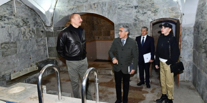 Prezident İlham Əliyev və Birinci xanım Mehriban Əliyeva Şuşadakı inzibati binada və Şirin su hamamında aparılan bərpa işləri ilə tanış olublar