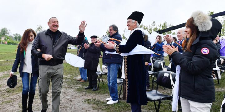 Prezident İlham Əliyev və Birinci xanım Mehriban Əliyeva Şuşada V “Xarıbülbül” Beynəlxalq Folklor Festivalının açılışında iştirak ediblər