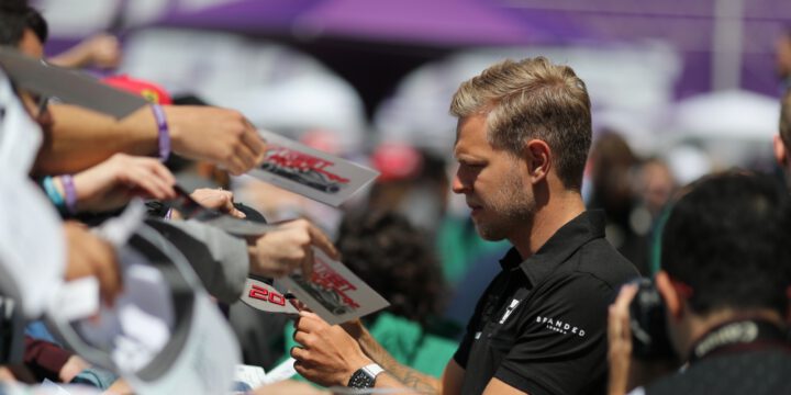 Formula 1 azarkeşlərinin səbirsizliklə gözlədiyi avtoqraf sessiyası ikiillik fasilədən sonra Azərbaycan Qran-Prisinə qayıdır