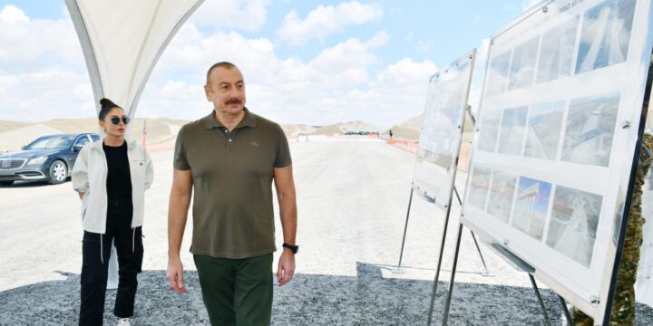 Prezident İlham Əliyev və Birinci xanım Mehriban Əliyeva Horadiz-Cəbrayıl-Zəngilan-Ağbənd avtomobil yolunun tikintisi ilə tanış olublar