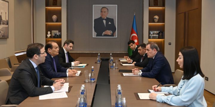 Ceyhun Bayramov Bağdad Amreyevlə görüşüb