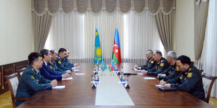 Azərbaycan Ordusunun Baş Qərargah rəisi qazaxıstanlı nümayəndə heyəti ilə görüşüb