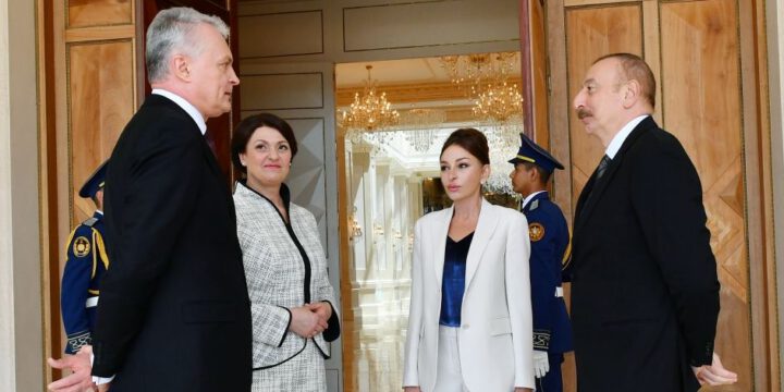 Prezident İlham Əliyevin və xanımı Mehriban Əliyevanın adından Prezident Gitanas Nauseda və xanımı Diana Nausedienenin şərəfinə rəsmi ziyafət verilib
