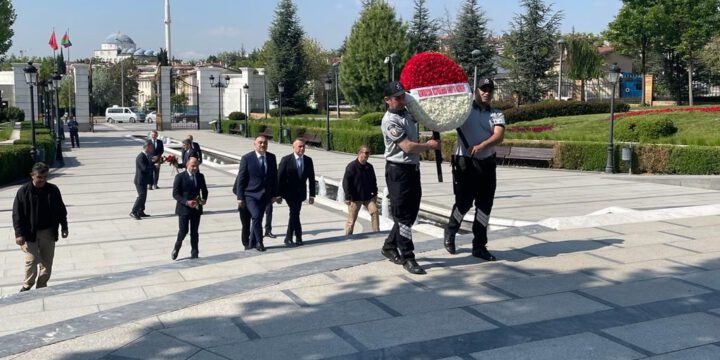 Səhiyyə naziri Türkiyəyə səfərə gedib