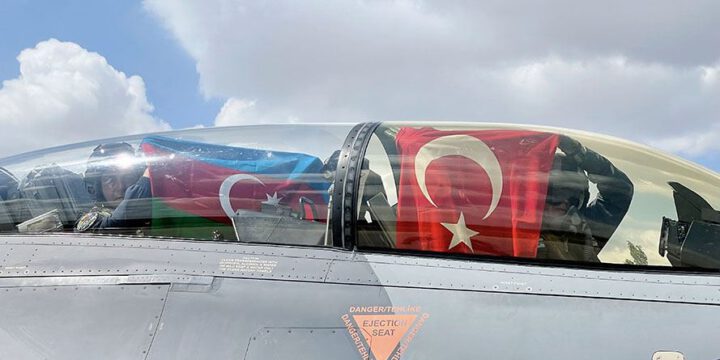 Azərbaycan və Türkiyə hərbi pilotlarının birgə uçuşları olub