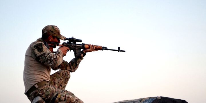 Snayperlərin təlimi keçirilir