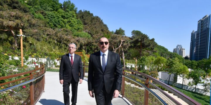 Prezident İlham Əliyev Bakıda yeni salınmış “Çəmbərəkənd” parkında yaradılan şəraitlə tanış olub