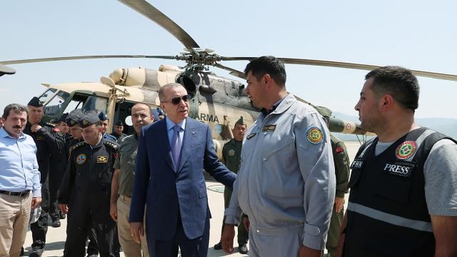 Rəcəb Tayyib Ərdoğan azərbaycanlı yanğınsöndürənlərlə görüşüb