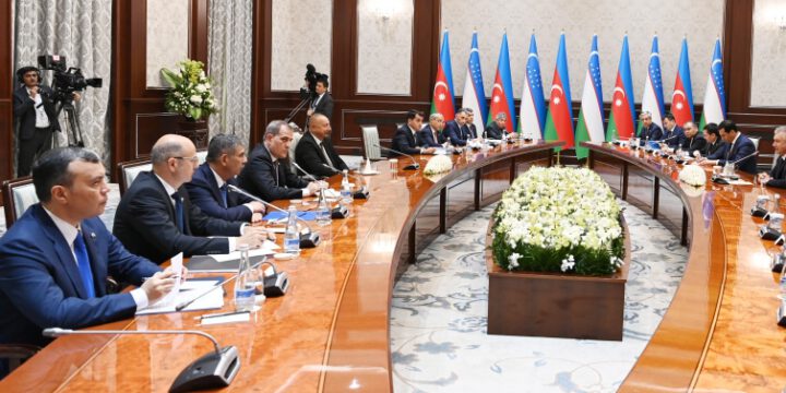 Azərbaycan və Özbəkistan prezidentlərinin geniş tərkibdə görüşü olub
