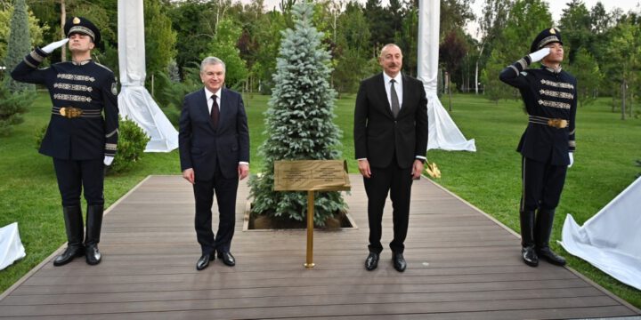 Azərbaycan və Özbəkistan prezidentləri Fəxri qonaqlar xiyabanında ağac əkiblər