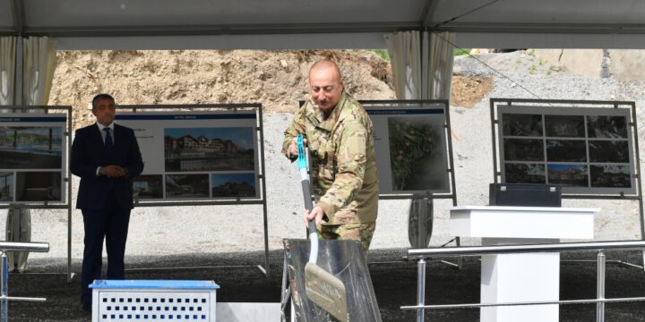 Prezident İlham Əliyev Kəlbəcərdə “İstisu” sanatoriyasının təməlqoyma mərasimində iştirak edib