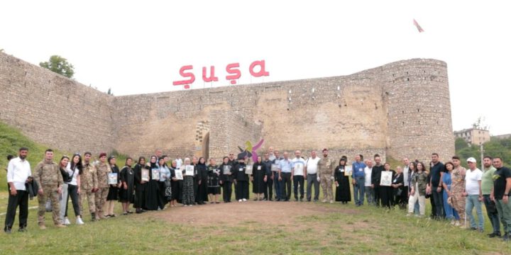 “YAŞAT” Fondunun təşkilatçılığı ilə qazilər və şəhid ailələri Şuşaya səfər edib