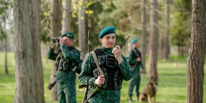 DSX saxta pasportla Avropaya getmək istəyən 25 nəfəri saxlayıb