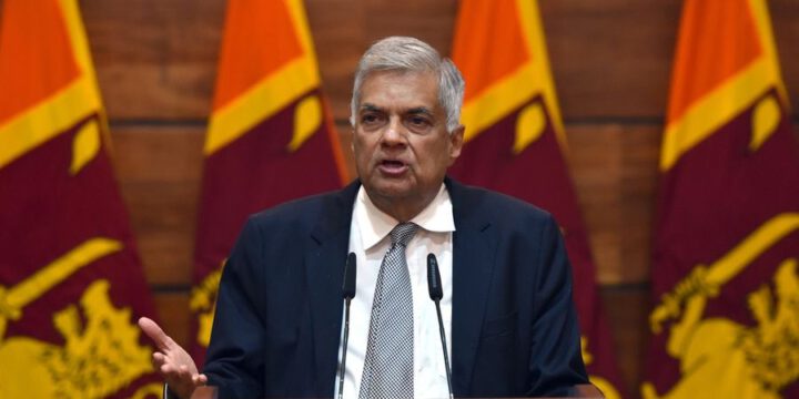 Şri-Lanka baş naziri ölkədə fövqəladə vəziyyət elan edib
