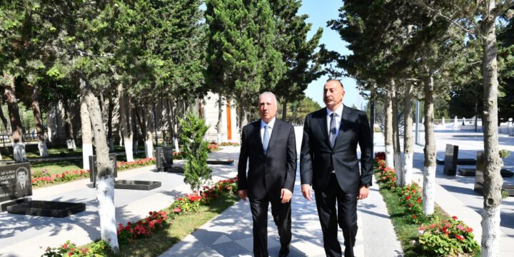 Prezident İlham Əliyev Sumqayıt Şəhidlər xiyabanında aparılan əsaslı təmir və yenidənqurma işləri ilə tanış olub