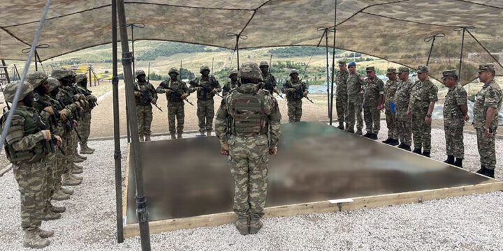 Zakir Həsənov Xocavənddə komandoların təlimini izləyib