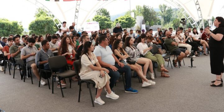 III Yay Düşərgəsinin ilk günü: Azərbaycan dili təlimi, panel iclasları, Şuşa turu