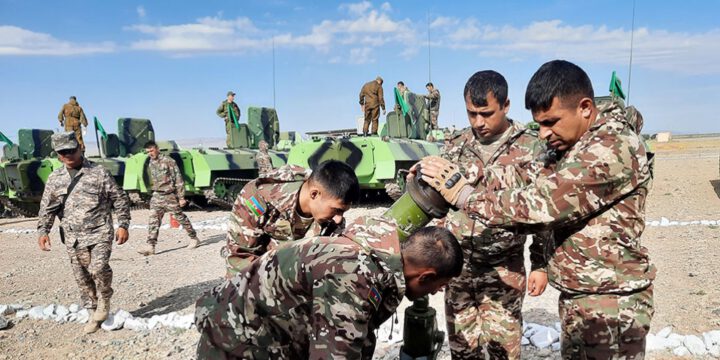 “Artilleriya atəşinin ustaları” müsabiqəsində silah və hərbi texnikaya baxış keçirilib