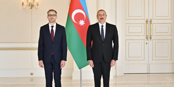 Prezident İlham Əliyev İsveçin Azərbaycanda yeni təyin olunan səfirinin etimadnaməsini qəbul edib