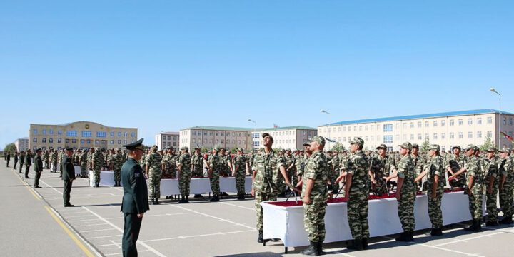 Müdafiə Nazirliyi: Andiçmə mərasimlərində əsgərlərin valideyn və yaxınları ilə görüşləri məhdudlaşdırılıb