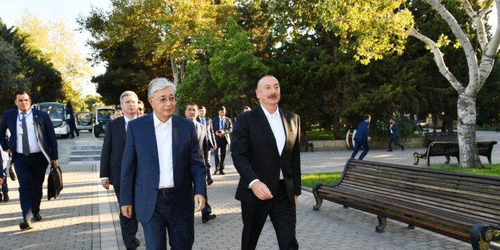 Azərbaycan və Qazaxıstan prezidentləri Dənizkənarı Milli Parkda qurulmuş “Qazax yurtası” ilə tanış olublar
